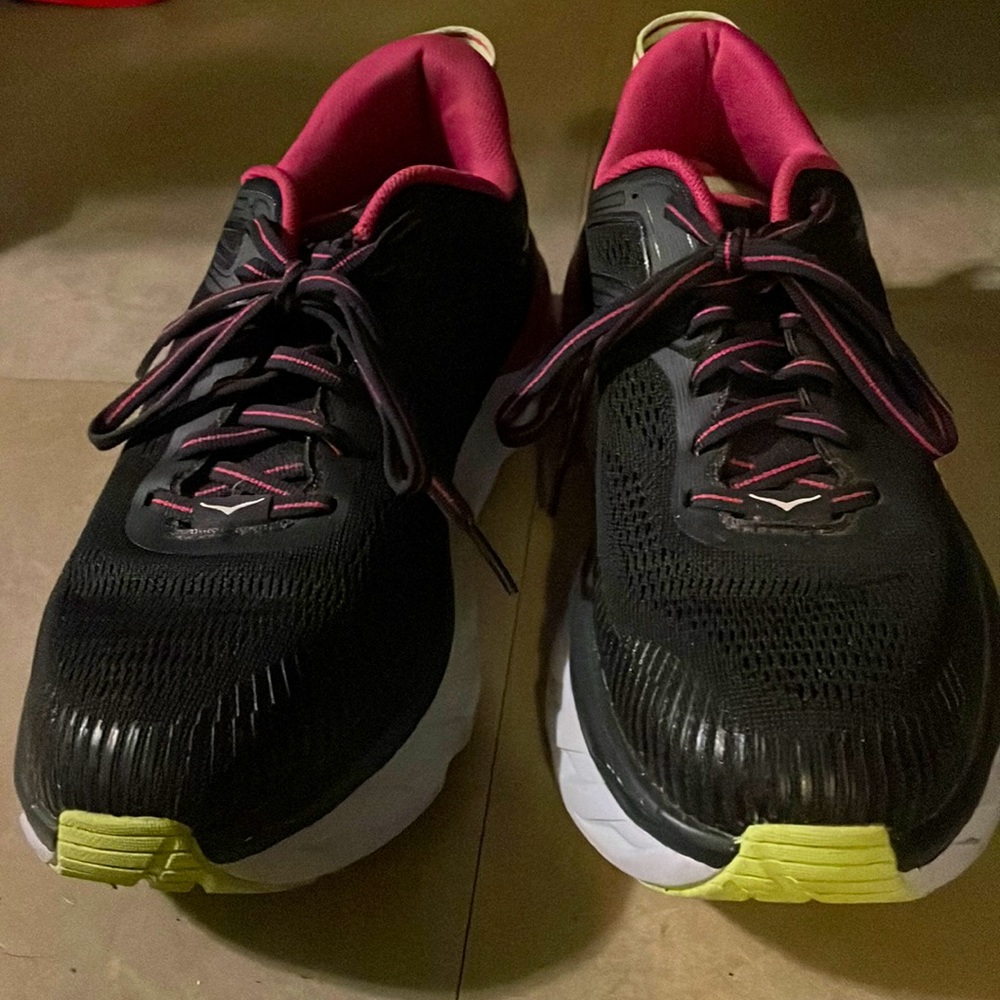 Hoka One One Bondi women’s black pink white size 7.5